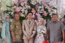 Kepala Desa Ciapus Hadiri Acara Syukuran Resepsi Pernikahan Anak Tokoh Masyarakat H.Asep Karyana Kepala Desa Ciapus Hadiri Acara Syukuran Resepsi Pernikahan Anak Tokoh Masyarakat H.Asep Karyana