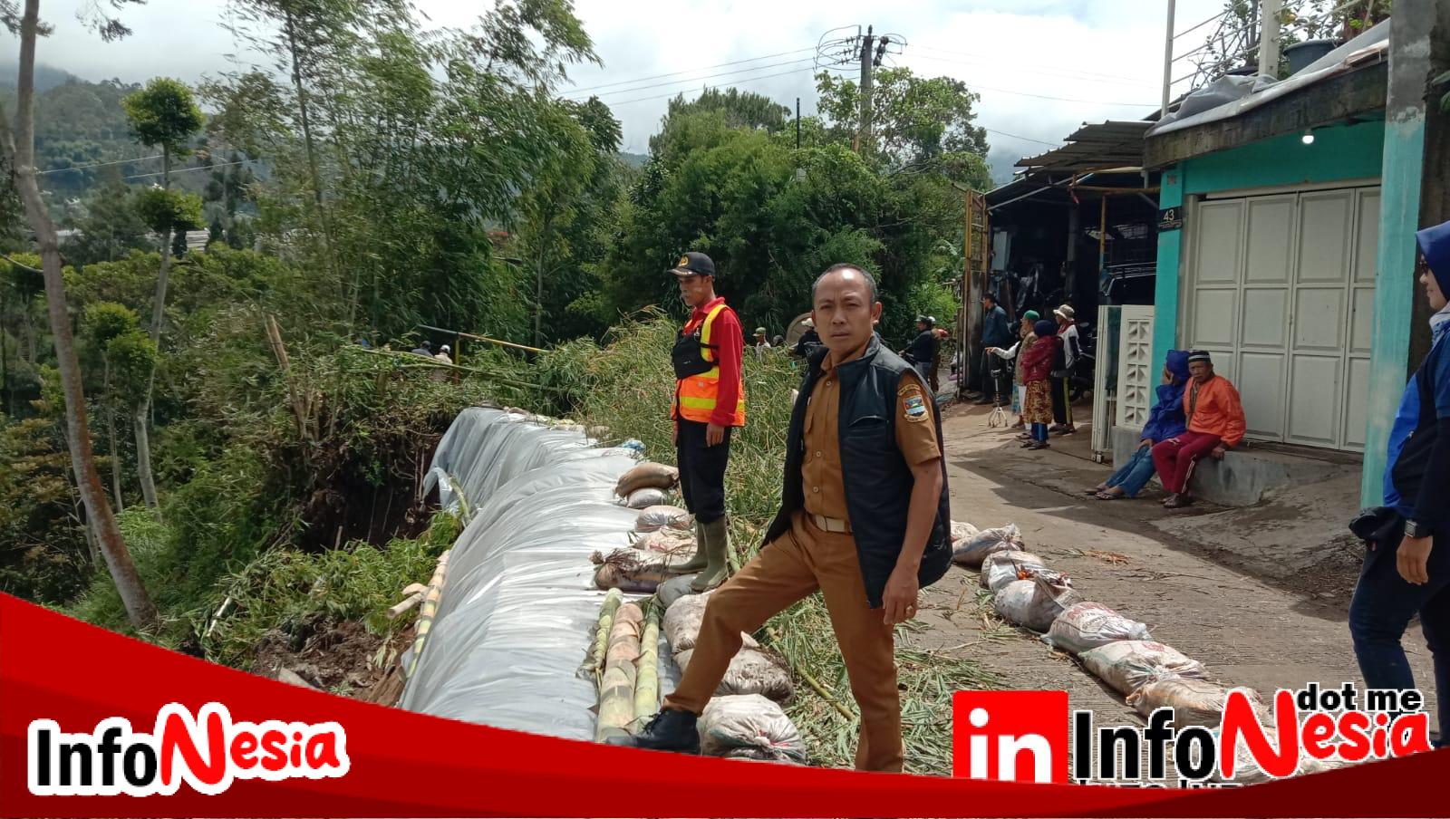 Satu Bangunan Hilang Terbawah Longsor Setinggi 100 Meter di Bandung Barat 