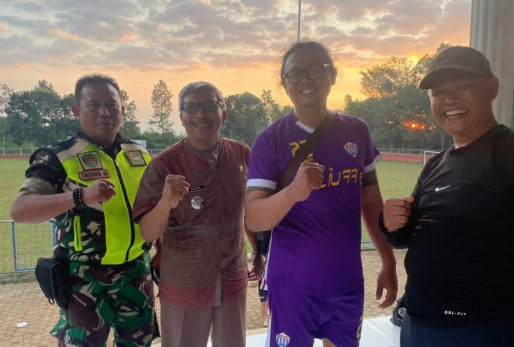 Jalin Erat Silaturahmi PWI KBB dan Cikalong Wetan Adakan : Gelar Laga Persahabatan fun Football