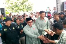Ribuan Relawan “BEDAS” Kawal Calon Bupati H. Dadang Supriatna dan Wakil Bupati Ali Syakieb Di KPU Kabupaten Bandung. Ribuan Relawan “BEDAS” Kawal Calon Bupati H. Dadang Supriatna dan Wakil Bupati Ali Syakieb Di KPU Kabupaten Bandung.