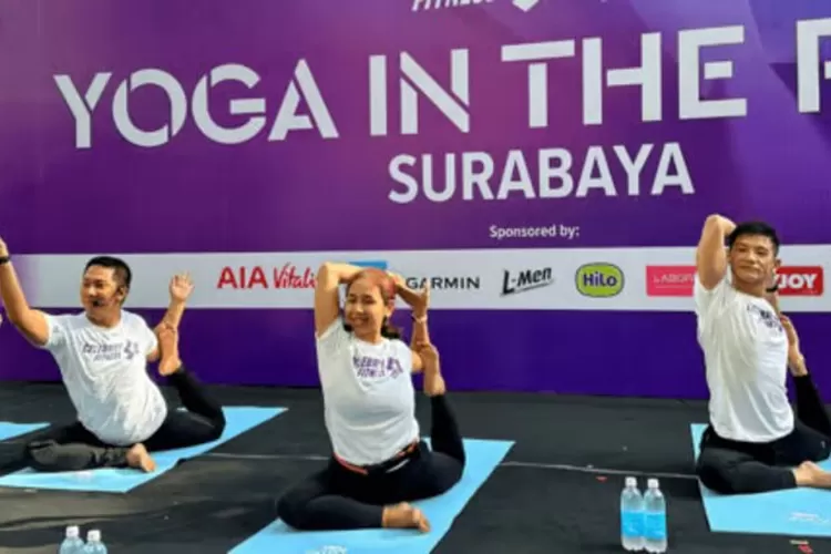 Famous person Health Indonesia Gelar Yoga di Taman untuk Peringati World Wellness Weekend