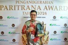 Bedas! Bupati Dr H.M Dadang Supriatna Raih Anugerah Paritrana Award 2024 dari Presiden Jokowi Karena Berikan BPJS Ketenagakerjaan Gratis