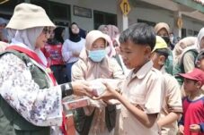 Satgas Pramuka Peduli Kab Bandung Bantu Korban Terdampak Gempa Kertasari.