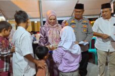 Kapolsek Dayeuhkolot Kompol Suyatno S.Pd.I M.M Berbagi Peduli Para Anak Yatim, Jompo Dan Syukuran Renovasi Mushola Di Mapolsek Dayeuhkolot.