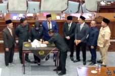 Ketua DPRD Hj Renie Rahayu Fauzi Gelar Rapat Paripurna Penetapan Tata Tertib Pembentukan AKD. Langkah Anggota DPRD Menjalankan Tugas Dan Fungsinya.