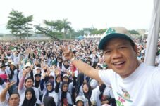 Cabup H Dadang Supriatna – Ali Syakieb Di Sambut Puluhan Ribu Masyarakat Color Run Soljer Ceria 2024, Semarakan Pilkada Bandung.