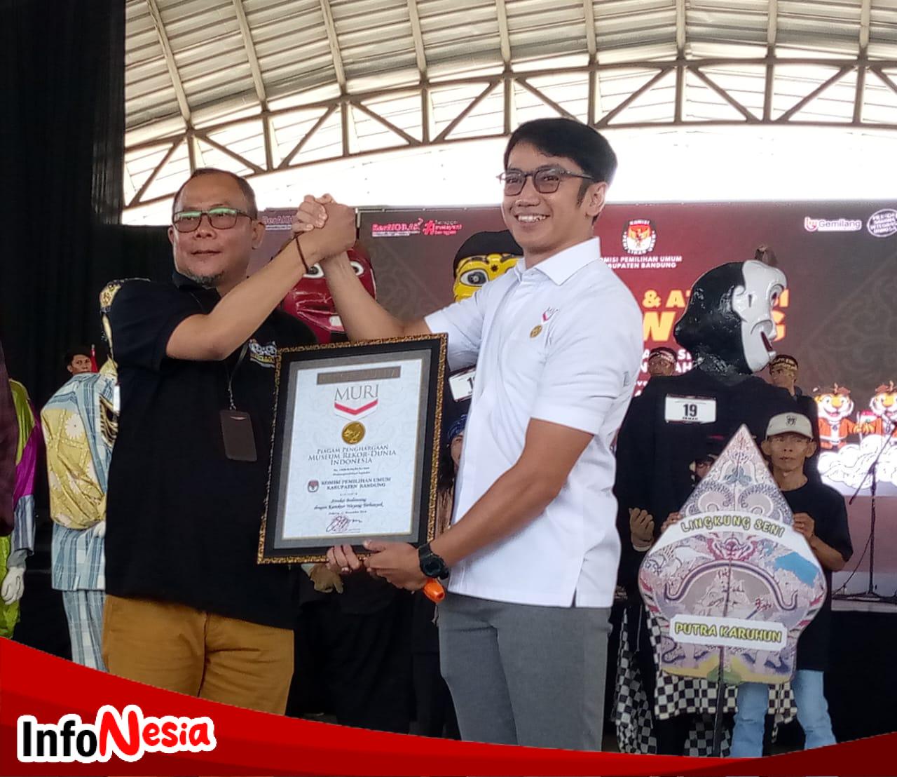 Karnaval Badawang Dalam Sosialisasi KPU Kabupaten Bandung Dinobatkan Rekor MURI Dunia.