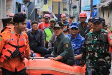 Bupati Bandung H Dadang Supriatna Respon Cepat Banjir: Tinjau Langsung Lokasi, Salurkan Bantuan, dan Desak Percepatan Pembangunan Polder.