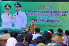 Bentuk Perhatian Pemerintah, Bupati Bandung H Dadang Supriatna Serahkan Ijazah Paket A, B dan C, serta Sertifikat PTSL dan Insentif RT/RW di Desa Lengkong. Bentuk Perhatian Pemerintah, Bupati Bandung H Dadang Supriatna Serahkan Ijazah Paket A, B dan C, serta Sertifikat PTSL dan Insentif RT/RW di Desa Lengkong.