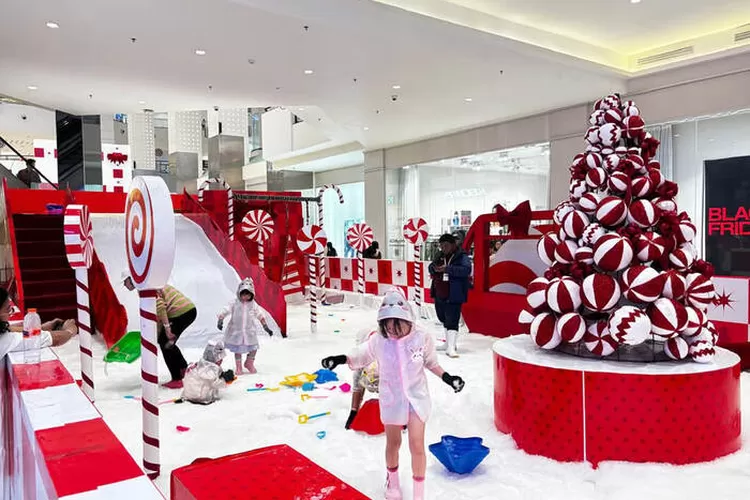 Mall of Indonesia Hadirkan “Jolly Wonderland” untuk Rayakan Natal