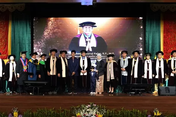 BINUS Kukuhkan Guru Besar di Bidang Sistem Informasi BINUS Kukuhkan Guru Besar di Bidang Sistem Informasi