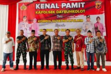 Kenal Pamit Kapolsek Dayeuhkolot Dari Kompol Suyatno, S.Pdl.MM Kepada Kompol Aep Suhendi,SH.