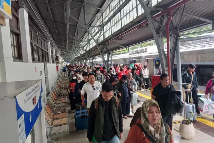 KAI Tambah Antar-jemput Lebaran, 1,1 Juta Tiket Terjual KAI Tambah Antar-jemput Lebaran, 1,1 Juta Tiket Terjual