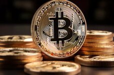 Bitcoin Turun Tajam Dipicu Perang Tarif dan Kebijakan Amerika Serikat