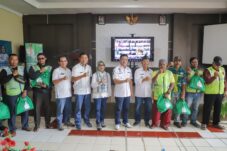 Buktikan Janjinya, Bupati Dadang Supriatna Bagikan 11 Ribu Paket Sembako Bagi Ojek Pangkalan dan Petugas Kebersihan