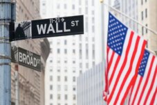 Wall Street Menguat, S&P 500 dan Nasdaq Naik