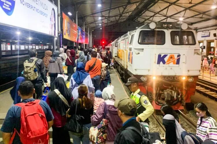 KA Lokal Pangrango Jadi Pilihan Utama Liburan KA Lokal Pangrango Jadi Pilihan Utama Liburan