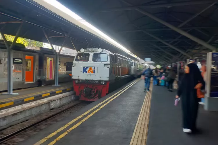 KAI Daop 8 Imbau Penumpang Datang Lebih Awal pada Might Day KAI Daop 8 Imbau Penumpang Datang Lebih Awal pada Might Day