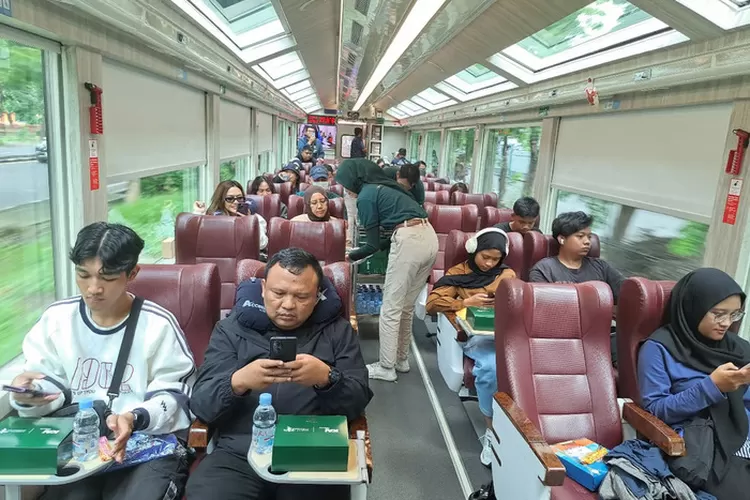 Menikmati Alam Indonesia Lewat Kereta Panoramic Menikmati Alam Indonesia Lewat Kereta Panoramic