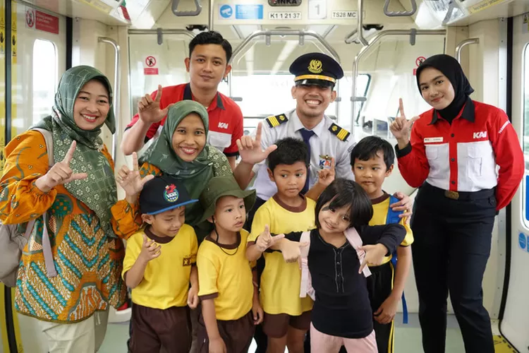 LRT Jabodebek Gelar Program Edukasi untuk Pelajar LRT Jabodebek Gelar Program Edukasi untuk Pelajar