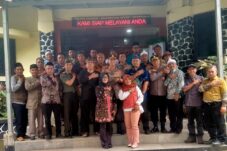 Kapolres Cimahi Perkuat Sinergi: Kunjungan Kerja dan Bhakti Sosial di Polsek Cisarua”