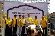 Sinergi Politik dan Sosial: Golkar KBB dan GSP Property Salurkan 43 Hewan Kurban